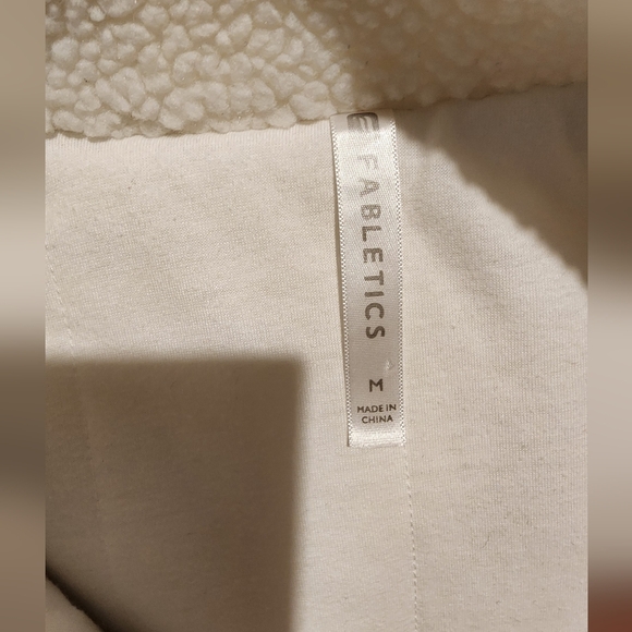 Fabletics vest. - Picture 3 of 6